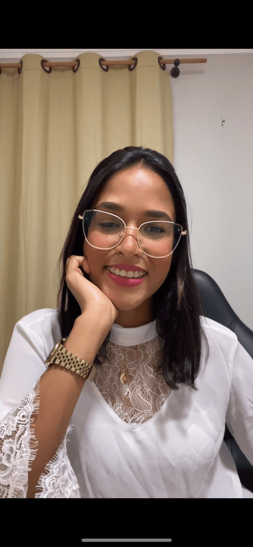 Psicólogo(a) Laryssa Sobrinho atendendo online