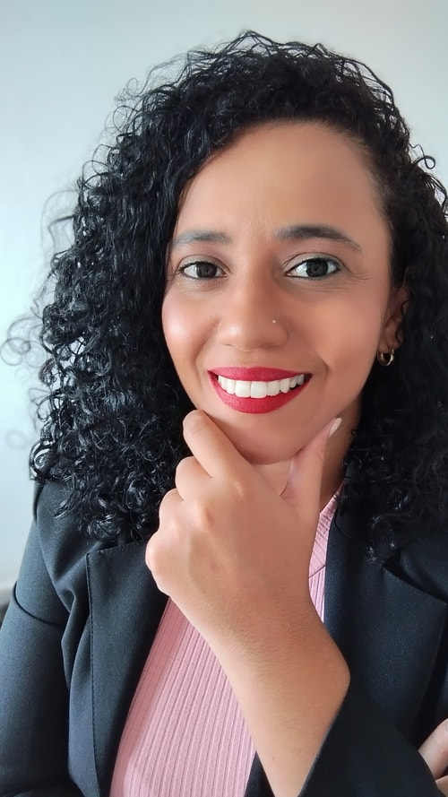 Psicólogo(a) Juliana de Oliveira Feliciano atendendo online em Ribeirão Preto/SP