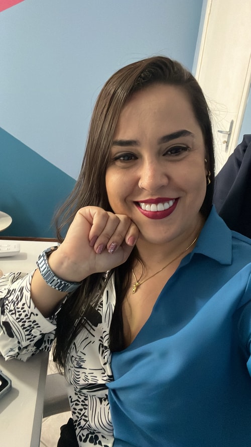 Psicólogo(a) Adriana Meira Matos atendendo online em Salvador/BA