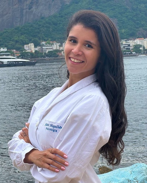 Psicólogo(a) Maira Magalhães Custódio de Carvalho atendendo online em Rio de Janeiro/RJ