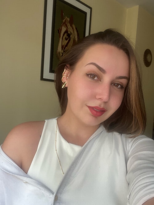 Psicólogo(a) Luana Carioni atendendo online em Florianópolis/SC