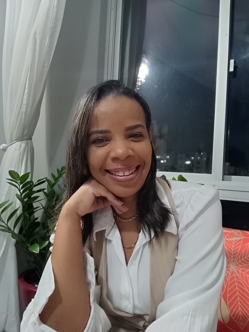 Psicólogo(a) Simone Dos Santos Sales atendendo online em Salvador/BA