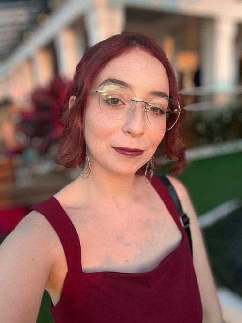 Psicólogo(a) Ana Carolina de Meneses Teixeira atendendo online em Volta Redonda/RJ