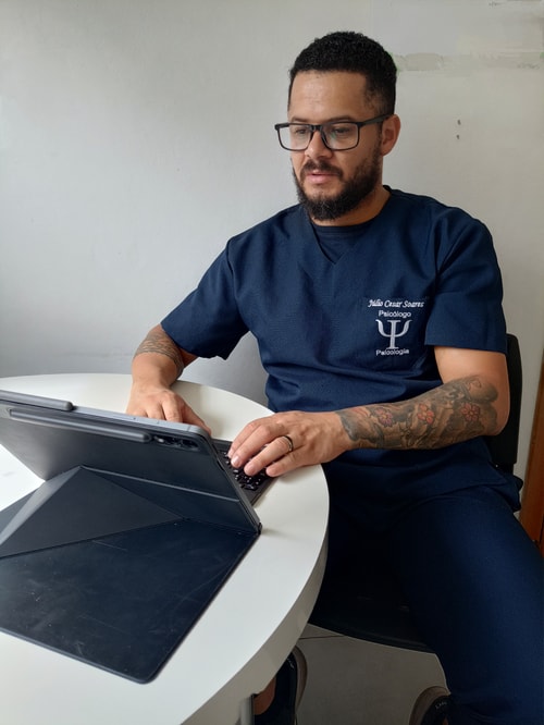 Psicólogo(a) Júlio Cesar Gonçalves Soares atendendo online em Guarulhos/SP
