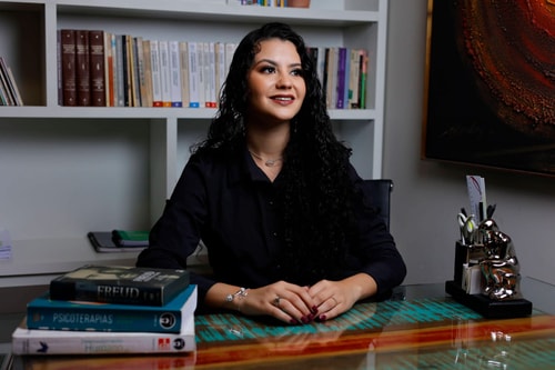 Psicólogo(a) Vanessa de Oliveira Lopes atendendo online em Abre Campo/MG