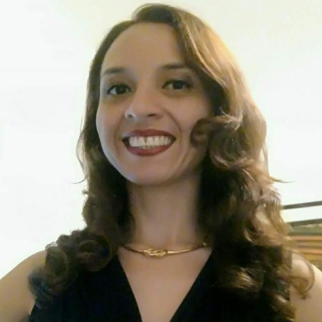 Psicólogo(a) Mariana Soares atendendo online