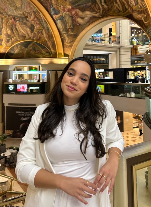 Psicólogo(a) Larissa do Nascimento Correia atendendo online em Santos/SP