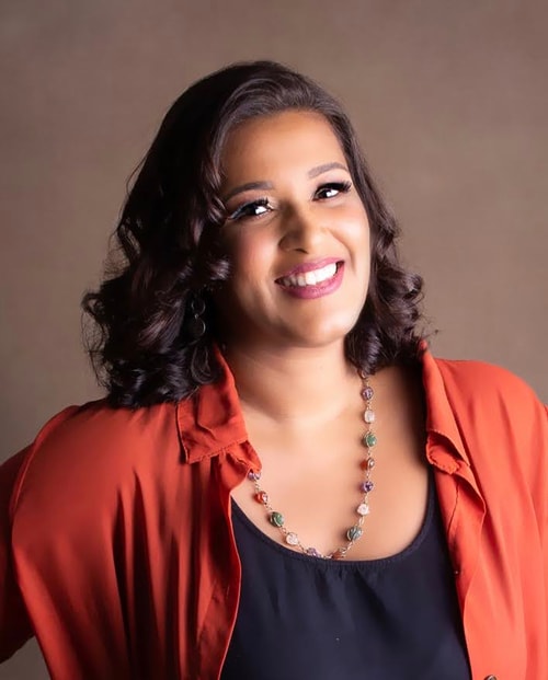 Psicólogo(a) Vivia Maria Ribeiro do Nascimento atendendo online em Niterói/RJ