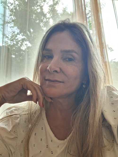 Psicólogo(a) Leslye Karen da Cruz Paiva Costa atendendo online em Santa Luzia/MG