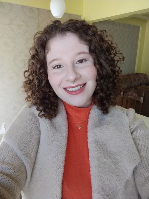 Psicólogo(a) Vitória Barbosa Carara atendendo online