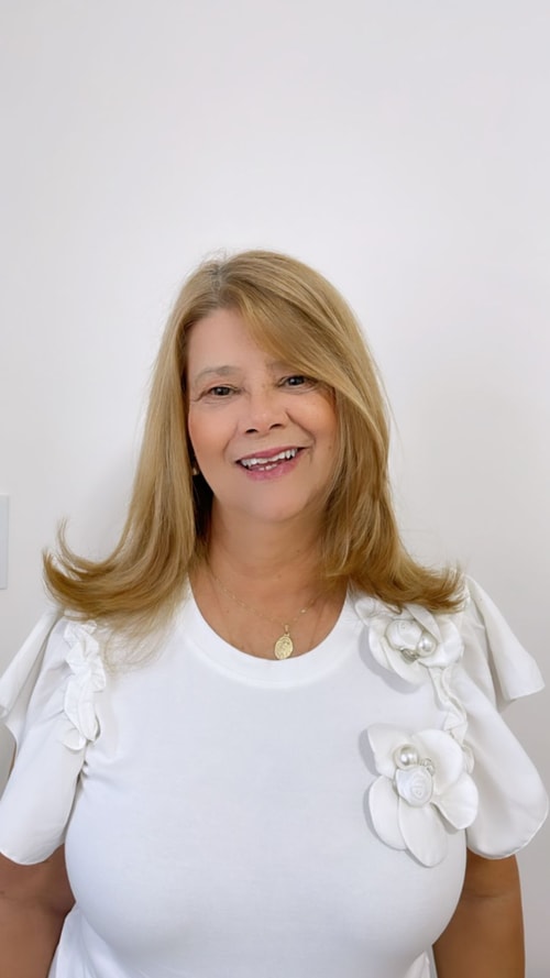 Psicólogo(a) Aparecida Nogueira de Carvalho atendendo online em Arcos/MG