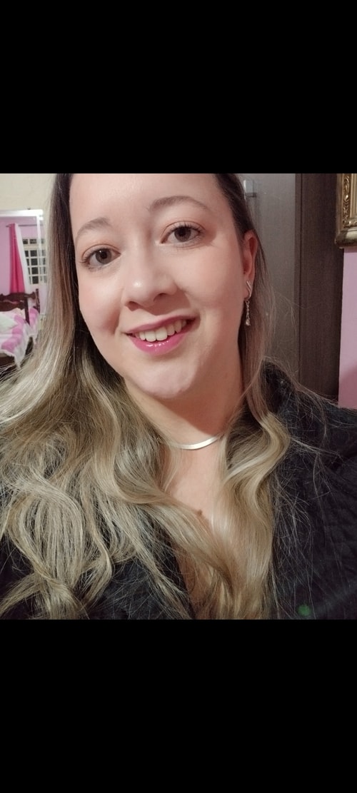 Psicólogo(a) Carolina Cordeiro Lara De Oliveira atendendo online