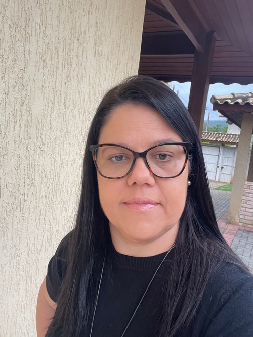 Psicólogo(a) Luciana Leal Pisaneschi Silva atendendo online em Mairiporã/SP