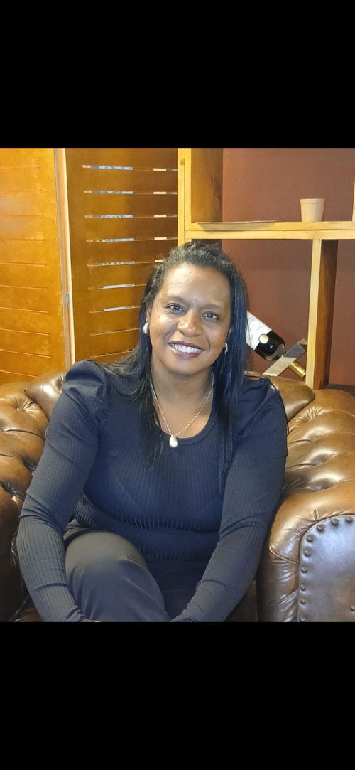 Psicólogo(a) Cinthia Dos Santos Cardoso Costa atendendo online