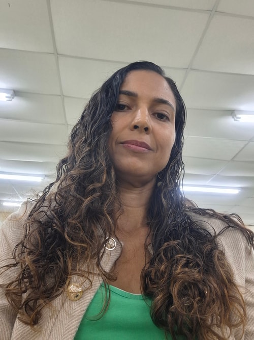 Psicólogo(a) Luciana Silva da Costa Batista atendendo online