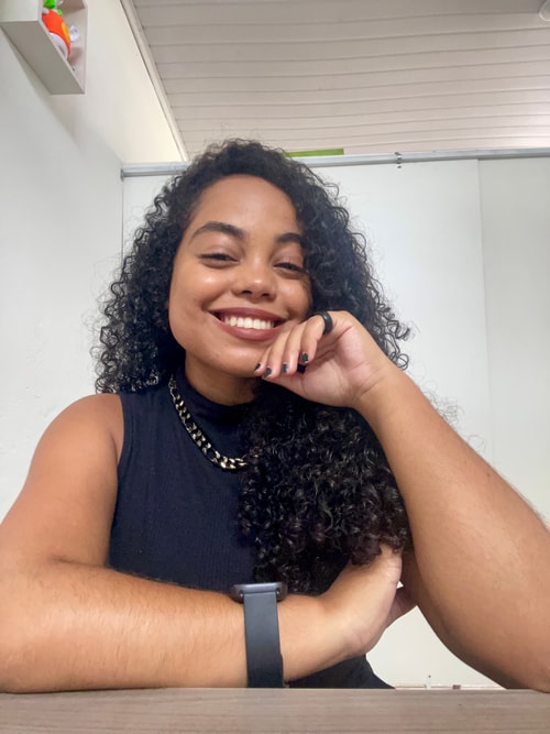 Psicólogo(a) Izabella Esteves Pinto atendendo online em Betim/MG