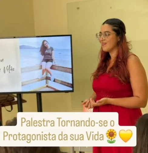 Foto 1 de Kênia Camile Corrêa